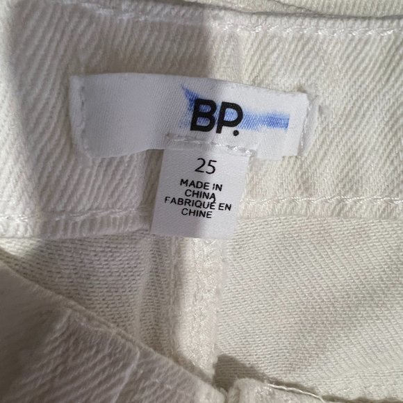 NWOT BP Ripped‎ White Denim Shorts (25) - Picture 5 of 8